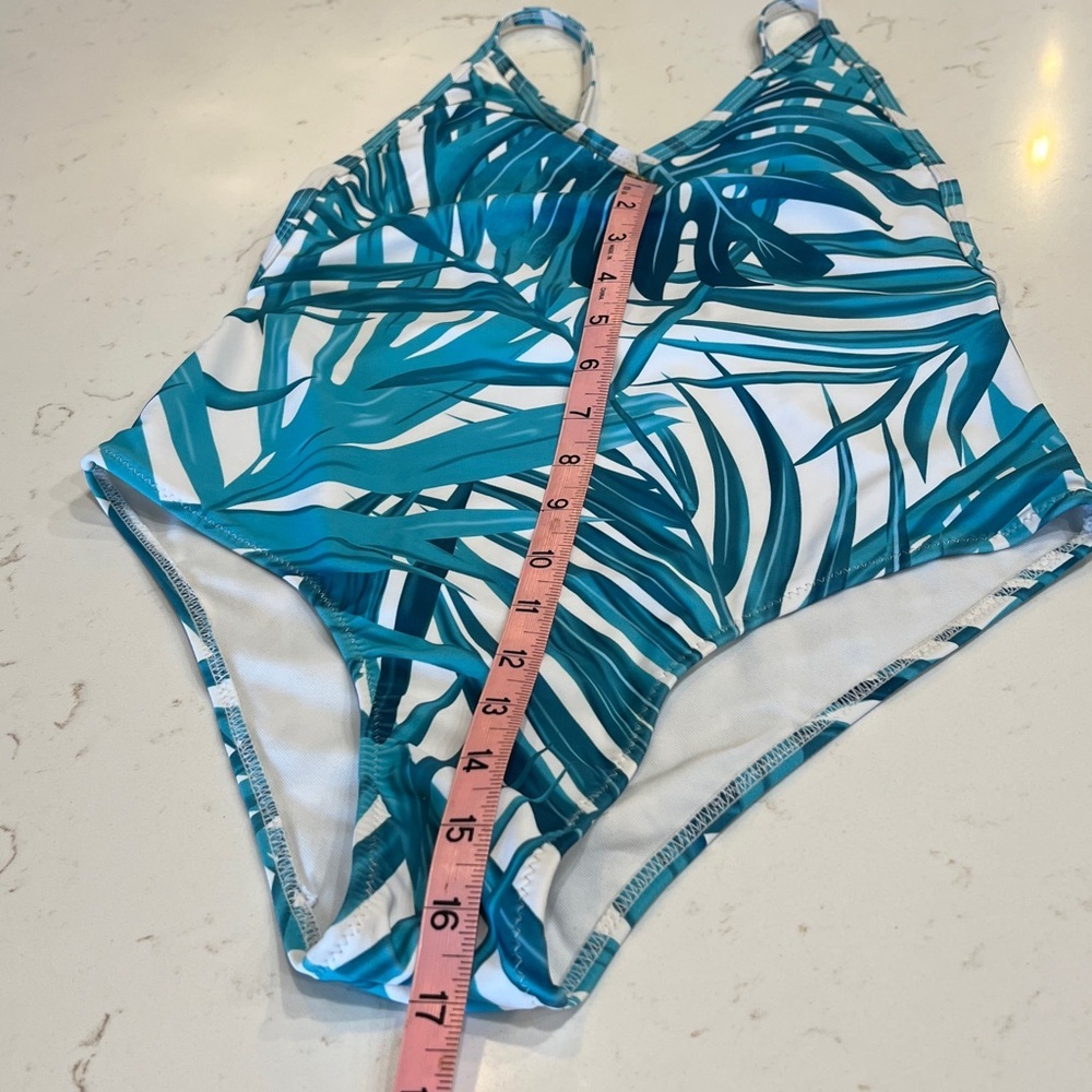 Cupshe Tropical Leaf Print One Piece Swimsuit Adjustable Straps NWT Size S - Picture 10 of 10